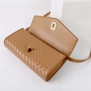 2025 nouveau sac tissé en peau <span class=keywords><strong>de</strong></span> vache mode sac à main horizontal bandoulière serrure boucle diamant <span class=keywords><strong>grille</strong></span> couleur unie - Product Image 3