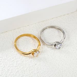 แหวนรูปหัวใจประดับเพชรซิคอน สแตนเลสชุบทอง 18k งานสั่งทำ แหวนรูปตัว C แบบเว้าโค้ง กันน้ำ ขายส่ง ดีไซน์ไม่ซ้ำใคร - Product Image 5