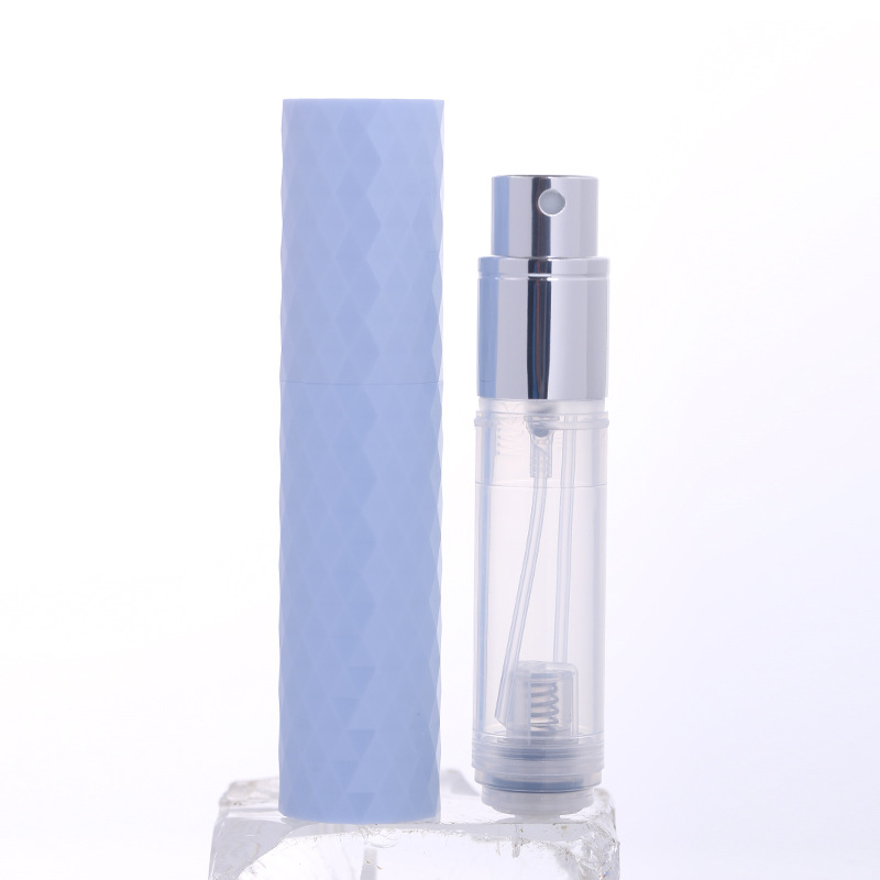 Flacon de recharge de parfum bleu avec fond en forme de diamant