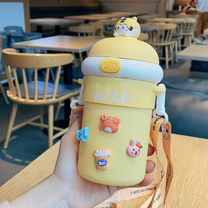 Bouteille d'eau en verre mignonne de 500 ml pour enfants, avec sangle et motif de dessin animé, incassable, facile à transporter pour l'école et la maison - Vente chaude - Product Image 4