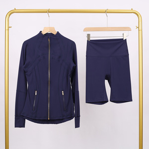 C0932 Set Giacca e Pantaloncini da Donna per Yoga e Fitness con Cerniera Dorata, Design Elasticizzato e Asciugatura Rapida - Product Image 6