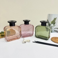 Diffuseur de parfum en verre transparent carré plat de 150 ml, couleur personnalisée, avec bouchon en plastique en forme de champignon, décoration d'intérieur