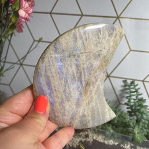 Venta al por mayor de piedras de luna azules naturales brillantes talladas, artesanías de cristal pulido, luna azul para decoración del hogar o regalo - Product Image 4