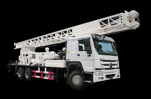 Foreuse de puits d'eau montée sur camion diesel Sc800, profondeur 800m, 28 tonnes, 176 kW, entraînement par le haut, rotation hydraulique pour la construction - Product Image 3