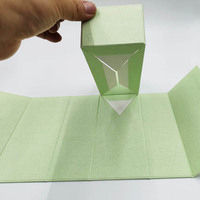 Boîte d'emballage compacte en papier cuir vert entièrement dépliée, frais de port ultra-reduits
