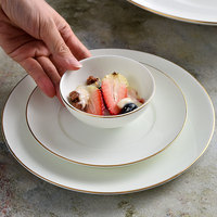 P & T Assiette de présentation contemporaine Assiette à dîner en porcelaine personnalisée Assiettes à dîner en céramique blanche pour hôtel restauration Ensemble de bols ronds