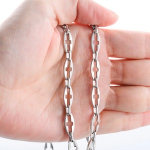 Elegante Collana a Catena Impermeabile in Acciaio Inossidabile con Croce Traforata, Girocollo per Uomini e Ragazzi - Product Image 5