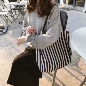 Hua Cheng <b>Canvas</b> Lining Strapless Shoulder Bag with Printing Pattern Customized Closure for Shopping & Travel - Product Image 6