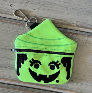 Graziose Mini Borse a Tema Halloween con Disegni di Zucca, Strega e Fantasma, Realizzate in Tessuto Resistente con Chiusura a Cerniera e Gancio con Clip - Product Image 4