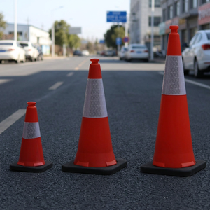 กรวยจราจรแบบมืออาชีพ ขนาด 28 นิ้ว รุ่น PE Engineer Grade S7195 พร้อมฐานยางถ่วงน้ำหนัก 3.1 กก. สะท้อนแสงเพื่อความปลอดภัย - Product Image 3