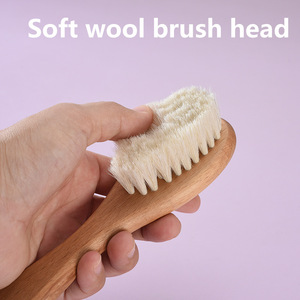 <span class=keywords><strong>Spazzola</strong></span> <span class=keywords><strong>per</strong></span> <span class=keywords><strong>Capelli</strong></span> <span class=keywords><strong>per</strong></span> Neonati con Logo Personalizzato, Manico in <span class=keywords><strong>Legno</strong></span> e Setole Super Morbide in Pelo <span class=keywords><strong>di</strong></span> Capra - Product Image 6