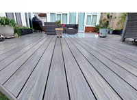 Planches de terrasse en bois composite pour l'extérieur, respectueuses de la peau Revêtement de sol en relief 3D pour usage domestique Texture bois WPC Composite Decking