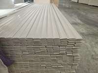 Moulures de fenêtre en bois pré-primées blanches, moulures de plinthe en bois pré-primées blanches, vente en gros