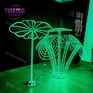 Lumière de Noël extérieure pour aménagement paysager, conçue pour les jardins, les places et les espaces publics festifs - Product Image 2