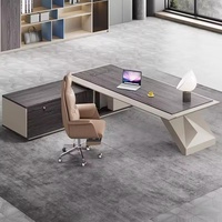 Bureau de direction en forme de L, bicolore gris clair et grain de bois foncé, bureau d'angle pour manager ou patron avec rangement intégré