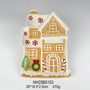 Plato de Servir Navideño Festivo con Forma de Casa de Jengibre de Cerámica con Detalles Intrincados de Glaseado y Detalles Festivos - Product Image 5
