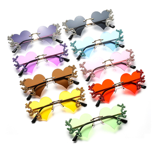 DL Gafas Personalizadas Diamante Sin Montura Amor Corazón Fiesta Gafas De Sol Coloridas Mujeres Rhinestone Shades Gafas De Sol 2024 - Product Image 1