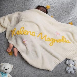 Couverture d'emmaillotage personnalisée avec nom, couvertures de réception pour garçons et filles, cadeaux personnalisés parfaits pour les nouveau-nés, les baby showers - Product Image 5