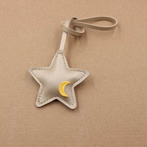 พวงกุญแจ <span class=keywords><strong>Goodnight</strong></span> Stars <span class=keywords><strong>Moon</strong></span> Light รูปพระจันทร์และดวงดาว 3 มิติ  จี้ห้อยกระเป๋าการ์ตูน หนัง PU  เครื่องประดับแฟชั่นสุดสร้างสรรค์สำหรับผู้หญิง - Product Image 6