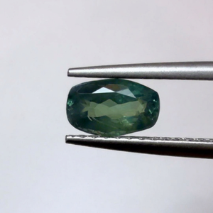 Gema de Alejandrita Natural Verde Azulado, Corte Cojín, Gema Suelta Facetada con Cambio de Color para Joyería Personalizada, Anillo o Colgante - Product Image 1