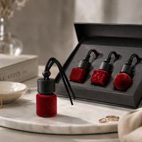 Botol Diffuser Parfum Mobil Silinder Kaca Mini Kain Beludru Merah Elegan dengan Tutup Hitam untuk Dekorasi Penyegar Udara Interior Mobil
