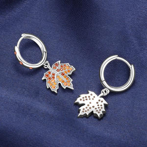 Boucles d'oreilles en laiton blanc à thème jardin, avec zircon, iris, marguerite, feuille d'érable, exclusivement pour femmes - Product Image 2