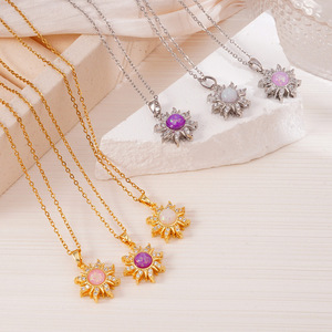 <span class=keywords><strong>Collana</strong></span> <span class=keywords><strong>con</strong></span> Ciondolo a Forma di Sole Placcato Oro 18K all'Ingrosso, <span class=keywords><strong>con</strong></span> <span class=keywords><strong>Opale</strong></span> Colorato e Zirconi Cubici, Gioielli di Moda per Donne - Product Image 1