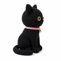 Peluche tricotée chat noir en gros, jouet en peluche tricoté chat noir pas cher, poupée chat noir tricotée personnalisée