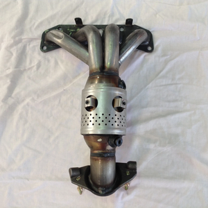 Nouveaux convertisseurs catalytiques à trois voies à haut débit pour Nissan <span class=keywords><strong>XTrail</strong></span> T30 2.5l 2001-2007 convertisseur catalytique d'échappement pour voiture - Product Image 1