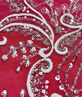 Dentelle en tulle vintage à motifs floraux européens symétriques, ornée de perles et de sequins, avec broderie lourde pour robe de mariée ou de soirée