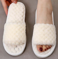 Pantoufles d'Intérieur et d'Extérieur Chaussures d'Hiver Chaudes à Bout Ouvert en Peluche Moelleuse en Fausse Fourrure pour Femmes - Direct Usine