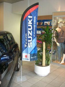 ธงขนนกทรงหยดน้ำโพลีเอสเตอร์พิมพ์ลายดิจิตอลโลโก้ตามสั่ง ทนทาน กันลม สำหรับตั้งโชว์บนชายหาด - Product Image 6