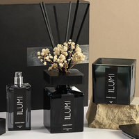 Ensemble de parfums d'intérieur écologiques de luxe personnalisés : bougie parfumée en cire de soja, diffuseur à bâtonnets et spray d'ambiance