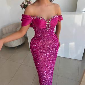 Luxuriöses, pinkfarbenes Paillettenkleid mit schulterfreiem Design, Kristallen und Meerjungfrauen-Silhouette, mit Strassbesatz für Abschlussball/Party - Product Image 1