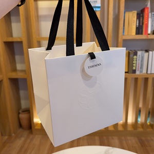 Bolsa de Papel de Lujo con Logotipo Estampado en Relieve, Bolsa de Compras para Ropa, Bolsa de Regalo de Papel con Etiqueta Colgante y Asa Insertada - Product Image 1