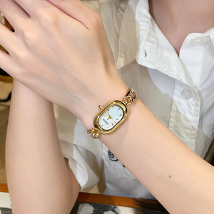 Reloj de Cuarzo CILOA para Mujer con Esfera Ovalada, Brazalete Dorado, Visualización de Agujas, Estilo Joyería - Product Image 2