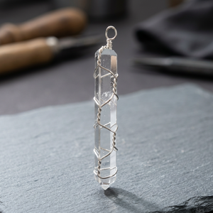 Pendentif tour en cristal de cornaline fait main, enroulé de fil d'argent - Product Image 4
