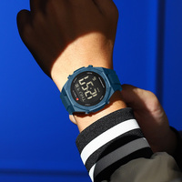 Montre de sport numérique multifonction CURREN 6101 pour hommes, bracelet en silicone souple, montre-bracelet électronique pour l'extérieur, chronomètre, calendrier