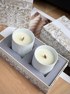 Vela Aromática de Lujo en Cerámica, Regalo para Mujer, Fragancia para el Hogar, Relajante Corporal - Product Image 6