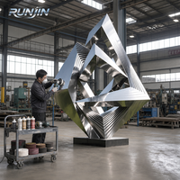Sculpture géométrique en acier inoxydable poli miroir, cube abstrait en métal pour extérieur, art public, fabricant sur mesure