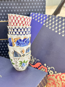 Ensemble de 5 tasses à lait en porcelaine osseuse russe de couleur mélangée avec boîte cadeau, compatibles lave-vaisselle, pour usage domestique - Product Image 5