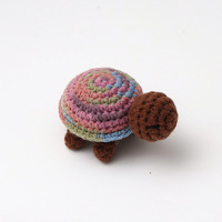 Pendentif de poupée au Crochet fait main nouvellement conçu avec porte-clés tricoté petite tortue au Crochet de fil