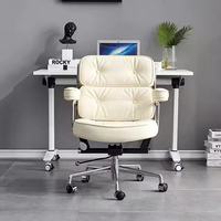 Chaise de bureau exécutive pivotante moderne et confortable en cuir synthétique de haute qualité avec hauteur réglable et base en aluminium