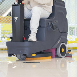 Fregadora de Pisos Industrial Automática para Limpieza de Grandes Áreas - Product Image 3