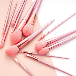 Ensemble de 13 pinceaux de maquillage rose pailleté, poils synthétiques, manche givré, fibres végétales, pinceaux professionnels pour l'application du fond de teint - Product Image 4