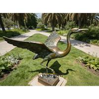 Grande sculpture de grue en bronze, art oiseau oriental pour aménagement paysager de cour et de jardin