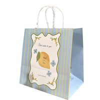 Sacs en papier kraft blanc de nouvelle conception pour les cadeaux d'anniversaire, la pâtisserie, les souvenirs, l'emballage, les vêtements, les sacs de shopping