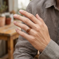 Bague unisexe en carbure de tungstène plaqué or rose, style vintage, avec incrustation de cordes de guitare en bois de 8 mm, pour mariage
