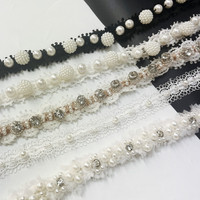 Garnitures de dentelle perlée en maille de strass à coudre à motif 3D pour vêtements et textiles de maison