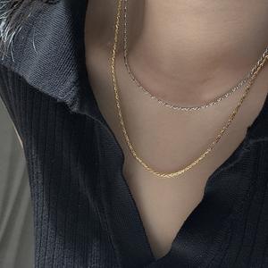 Collar de Plata Pura S999 con Doble Espada y Corazón, Diseño Elegante y Vintage, Estilo Simple y Moderno con Cuentas - Product Image 1